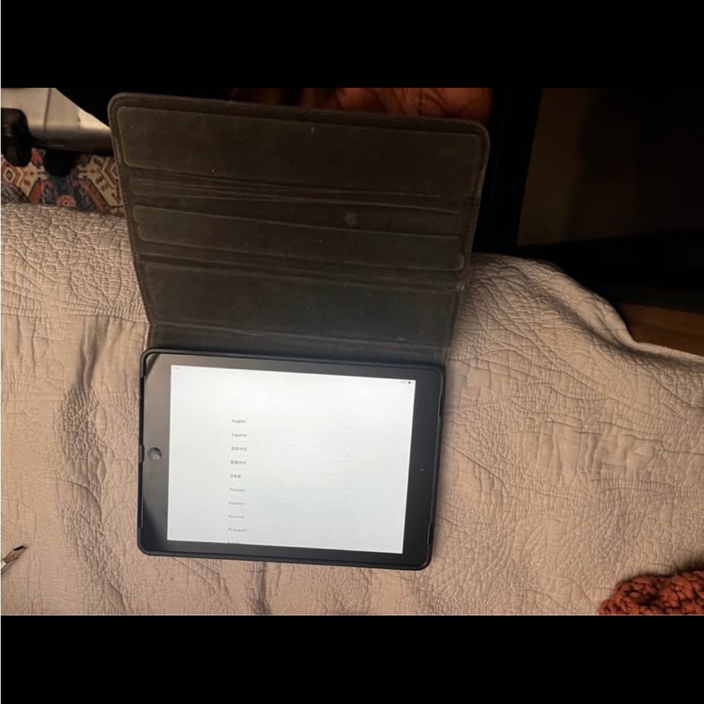 1st gen Apple Air Black Tablet with Cover